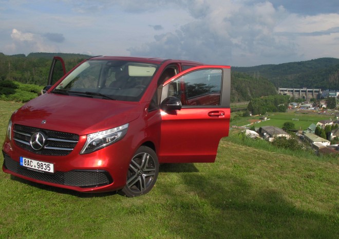 Test Mercedes‑Benz V300d 4Matic: Pohodlí bez kompromisů, zážitek z rychlosti bez hluku