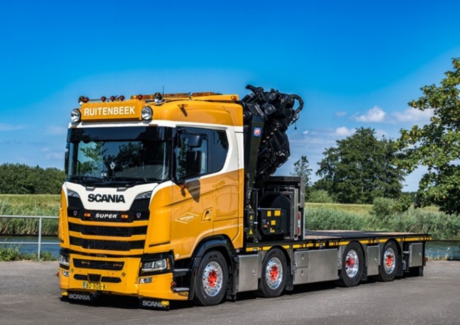 ​Nová Scania 660 S V8 s 95tunometrovým jeřábem pro Ruitenbeek Transport