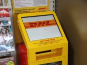 Nová služba DHL Express umožňuje posílat zásilky z čerpací stanice