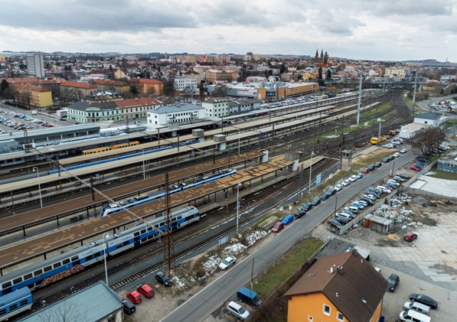 Frekventovaná středočeská stanice nabídne pohodlný přístup na nástupiště