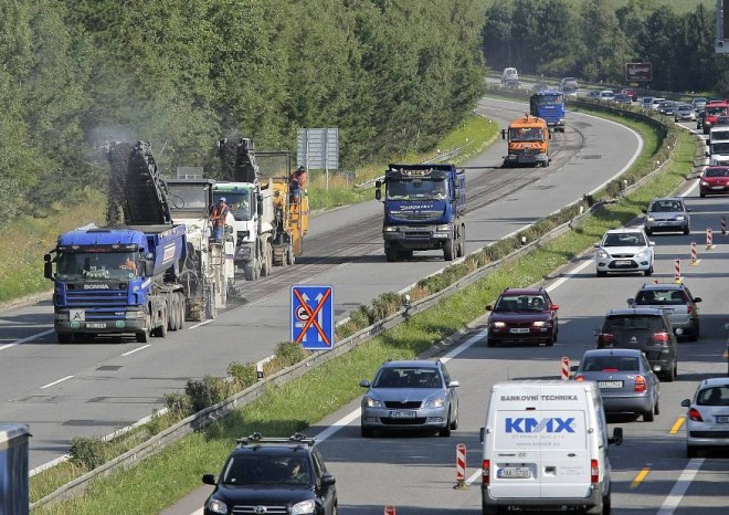 Silničáři dohánějí skluz na všech opravovaných úsecích D1