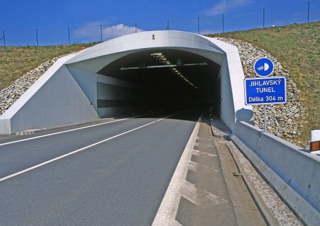 ​V Jihlavě otevřeli tunel na silnici 38 o den dříve