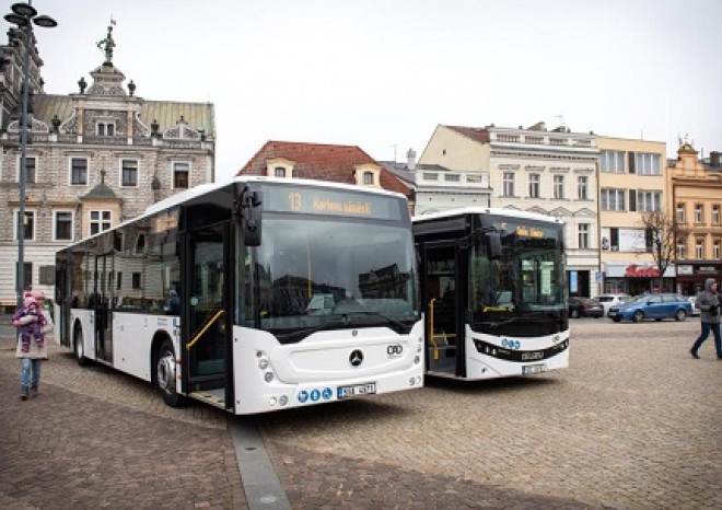 OAD Kolín představila v Kolíně na náměstí nové autobusy