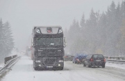 Policie se chystá na kontroly zimní výbavy nákladních aut