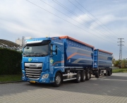 ​DAF XF 480 FAW 8 x 4 – obratné vozidlo s natáčecí zadní nápravou pro stavební sektor