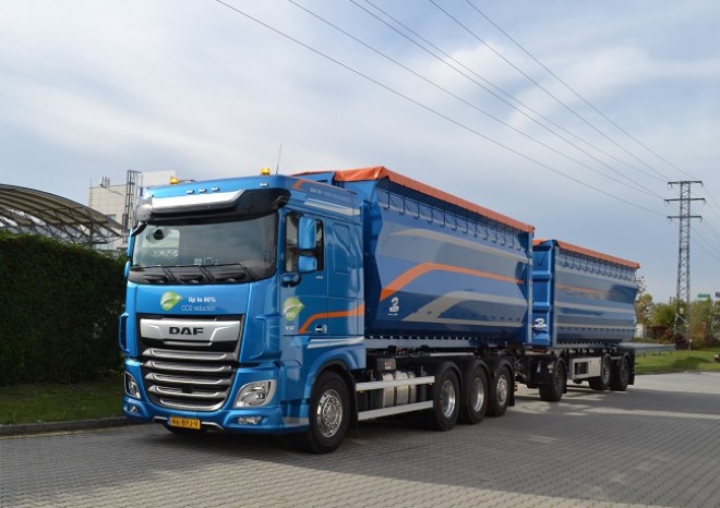 ​DAF XF 480 FAW 8 x 4 – obratné vozidlo s natáčecí zadní nápravou pro stavební sektor