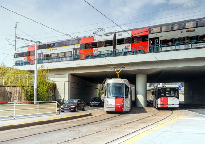 Středočeský kraj a hlavní město Praha připravují soutěž na dopravce, který bude provozovat velkokapacitní vlaky