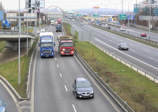 ​Vláda schválila balíček opatření na podporu silniční dopravy