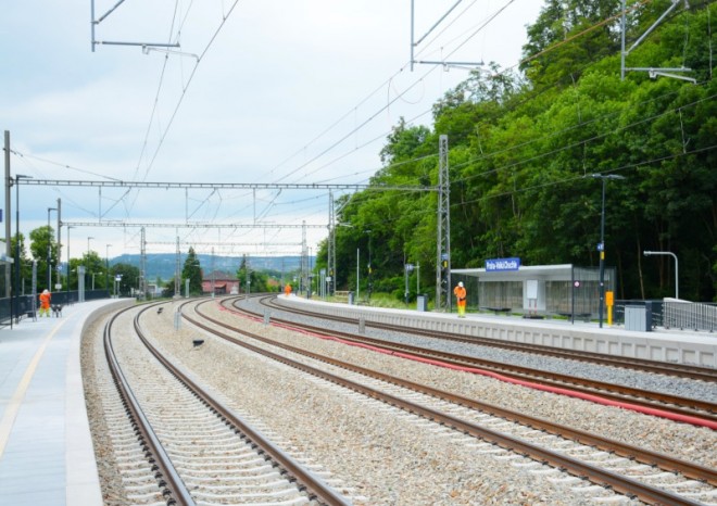 Práce na železniční trati do Radotína pokračují, další stavby navážou