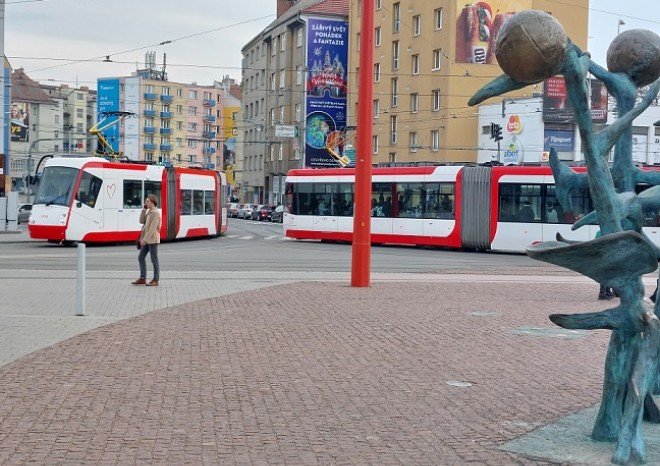 ​DPMB cestujícím se zrakovým a sluchovým znevýhodněním usnadní přepravu MHD