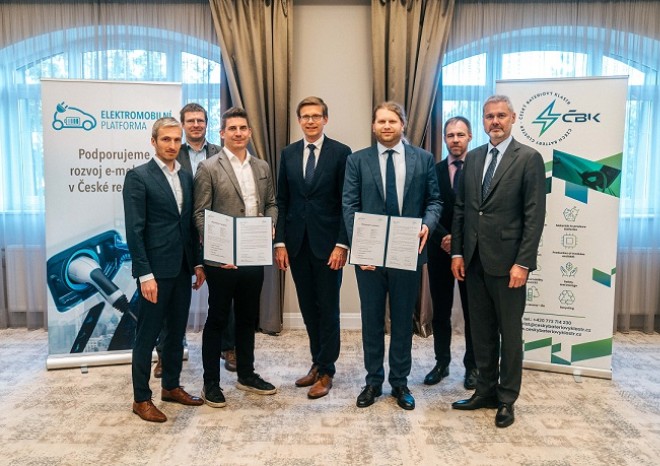 ​Elektromobilní Platforma: Čeští „elektromobilisté“ spojují síly s „baterkáři“