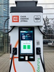ČEZ spustil první ultrarychlou veřejnou dobíjecí stanici s integrovanou akumulací v ČR