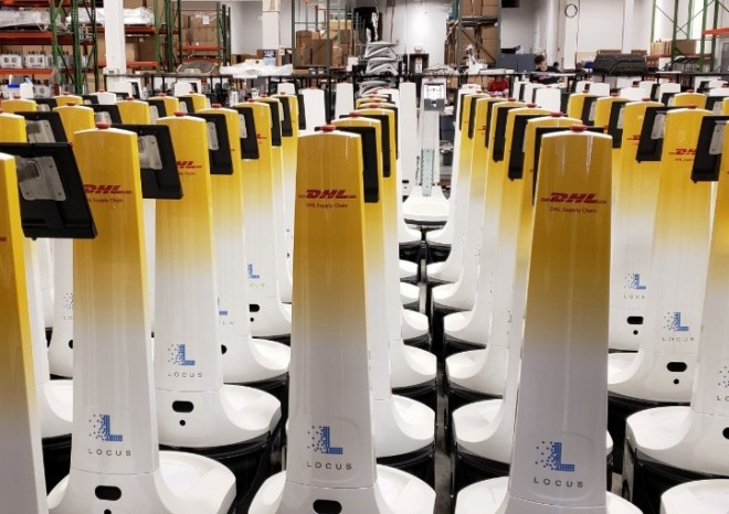 DHL Supply Chain a Locus Robotics rozšiřují partnerství a nasazují do provozů v USA další roboty