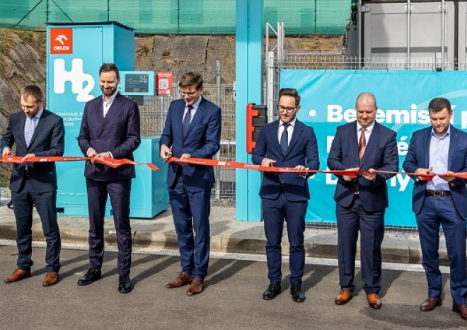 ​Do roku 2025 bude v Česku 12 vodíkových čerpacích stanic