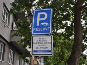 Systém parkovacích zón v Praze začal fungovat v roce 1996, má své kritiky