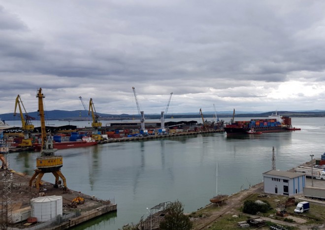 Bulharsko a Rumunsko zakázaly lodím pod ruskou vlajkou vstup do svých přístavů