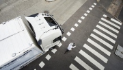 Volvo Trucks uvádí na trh bezpečnostní systémy nové generace chránící chodce a cyklisty