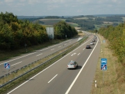 Sněmovna povolila vyšší rychlost na dálnicích, ministr dopravy
to odmítá
