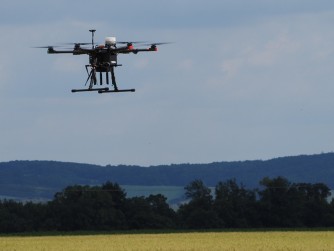 ​Honeywell Aerospace představil satelitní anténu pro bezpečné řízení dronů mimo dohled pilota