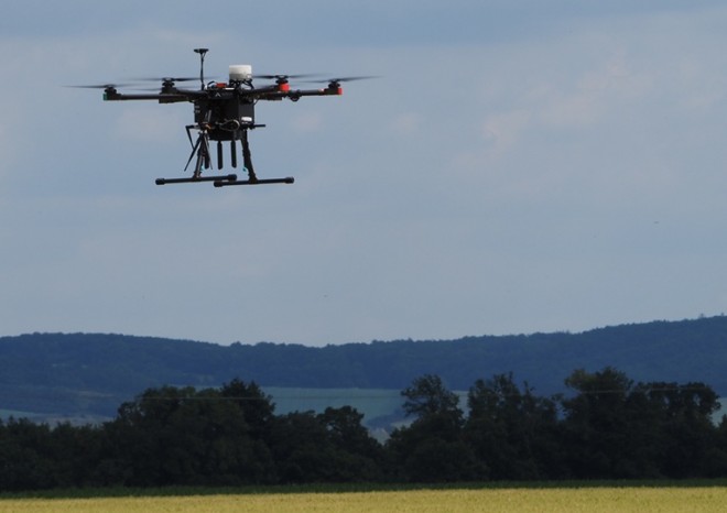 ​Honeywell Aerospace představil satelitní anténu pro bezpečné řízení dronů mimo dohled pilota
