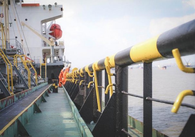 ​Objem ruské ropy naložené na lodích na moři vystoupil na rekord