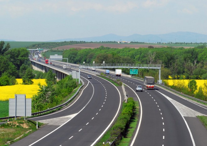Za elektronické dálniční známky motoristé zatím utratili 4 miliardy Kč