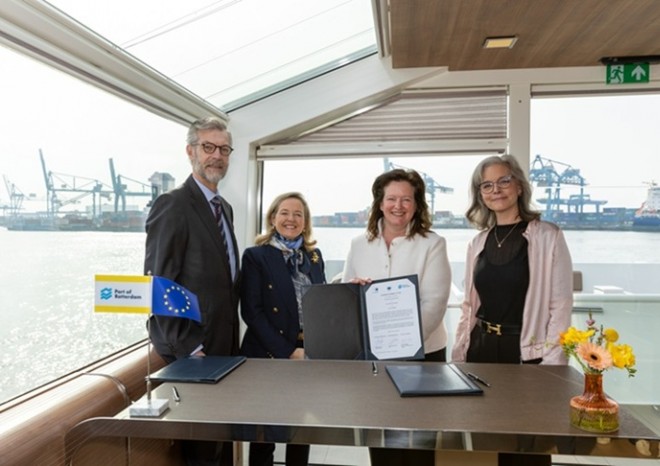 ​Přístav v Rotterdamu pokračuje díky financování z fondu EIB v zavádění ekologických opatření