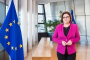 ​Adina Vălean (EK): Služby spojené s dobíjením elektromobilů se stanou ziskové