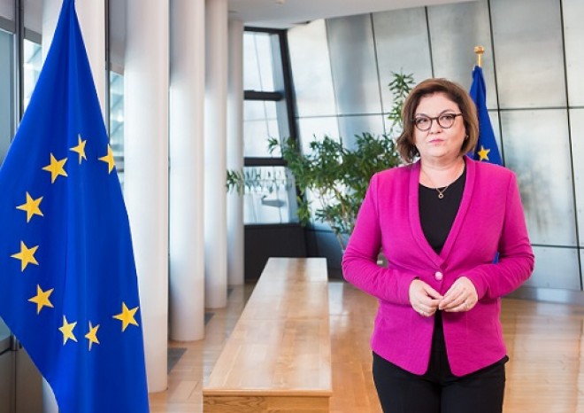​Adina Vălean (EK): Služby spojené s dobíjením elektromobilů se stanou ziskové