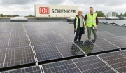 Elektrické vozy v terminálu DB Schenker ve švédském městě Skara bude dobíjet solární energie