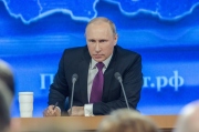 Vladimir Putin chce prudce zvětšit přepravu nákladů ledovým oceánem