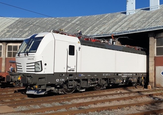 ​České dráhy převzaly dvě další nové lokomotivy Siemens Vectron