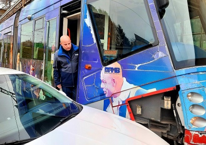 ​Řidiči MHD v Brně měli loni téměř 800 nehod, dvě třetiny však nezavinili