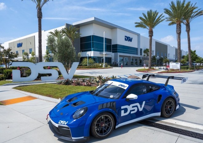 ​DSV ukázala v USA, jak se dopravují nejcennější automobily, včetně Porsche 911 Cup