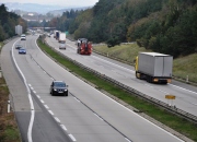 Demolice mostu dočasně zastaví dopravu na dálnici D1
