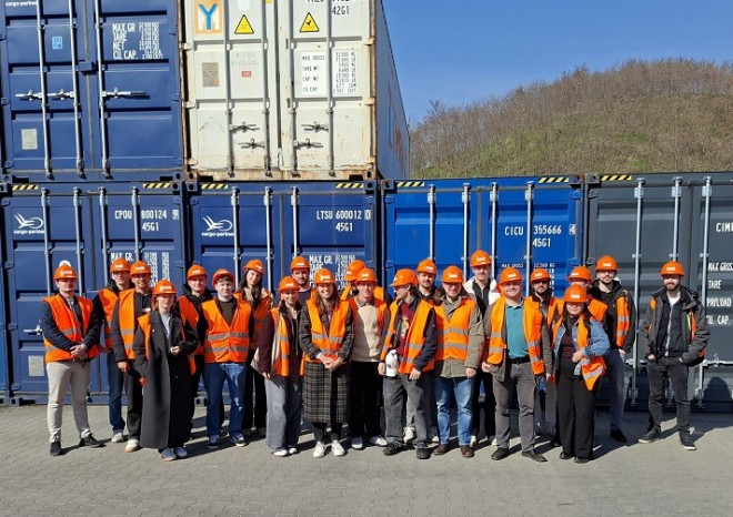 ​Katedra Logistiky Podnikohospodářské fakulty VŠE v Praze navštívila se studenty METRANS