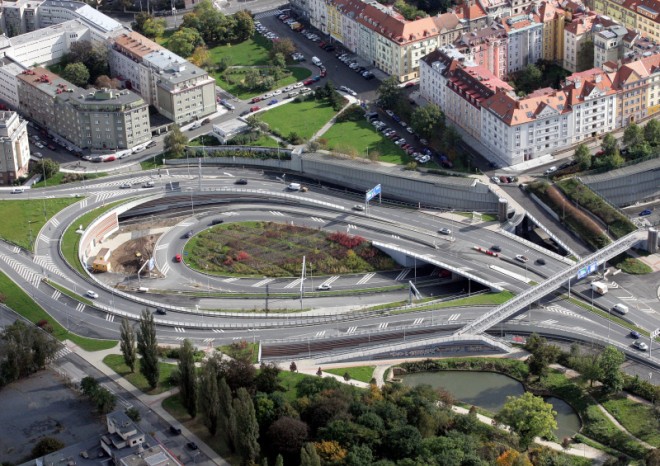 Tunel Blanka je v provozu rok, chybí návazné stavby a opatření
