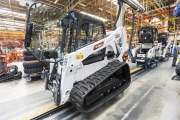 ​Bobcat zahajuje výrobu nového kompaktního pásového nakladače T650