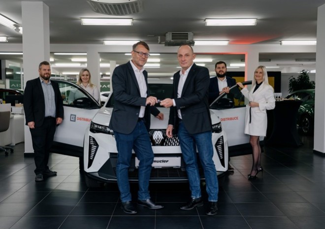 ​Skupina ČEZ pokračuje v obměně flotily, převzala dalších 47 elektromobilů v Klatovech