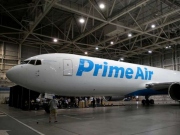 Amazon představil první nákladní letoun ve firemních barvách
