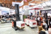 Letošní LogiMAT přilákal do Stuttgartu více návštěvníků i vystavovatelů