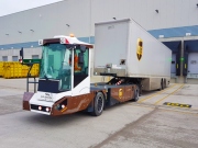 UPS testuje autonomní elektrická vozidla Gaussin pro přepravu návěsů