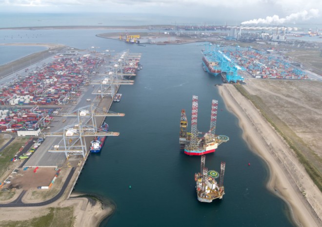 Překlad v Rotterdamu loni dosáhl 469,4 milionu tun
