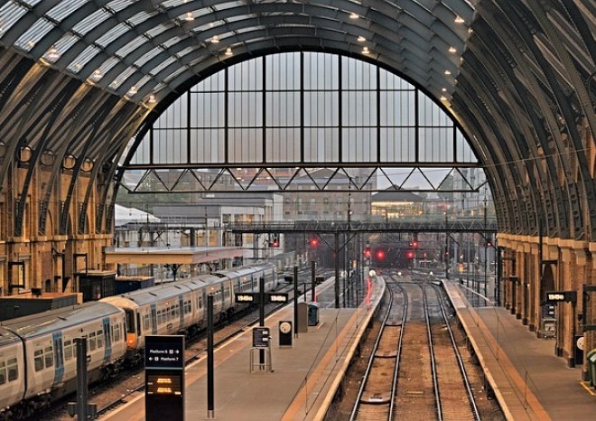 ​Velká Británie chce zastavit stávající franšízy na železnici a převést rizika na stát