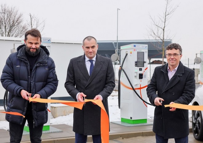 ​Společnost ČEZ jako první v České republice spustila 1000. dobíjecí stojan pro elektromobily