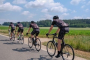 Ministerstvo dopravy zvažuje u pomalého předjíždění cyklistů zrušit povinný odstup