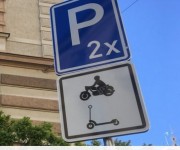 Brno zavádí značku ukazující místo pro zaparkování koloběžky