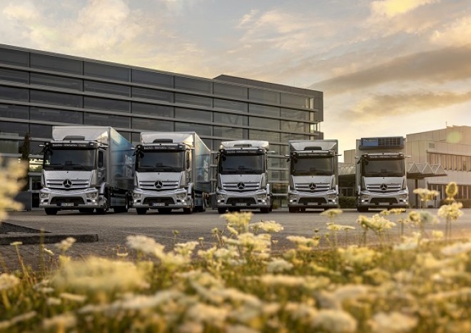 ​Společnost Mercedes-Benz Trucks slaví šedesát let ve Wörthu
