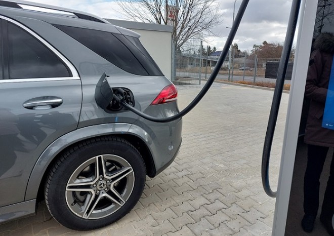 V EU se od ledna do dubna registrovalo 442 tisíc nových osobních bateriových elektromobilů