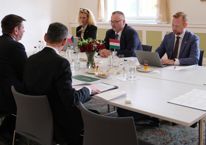 ​Česko a Maďarsko posilují spolupráci v dopravě. Prioritou jsou vysokorychlostní tratě a evropské financování
